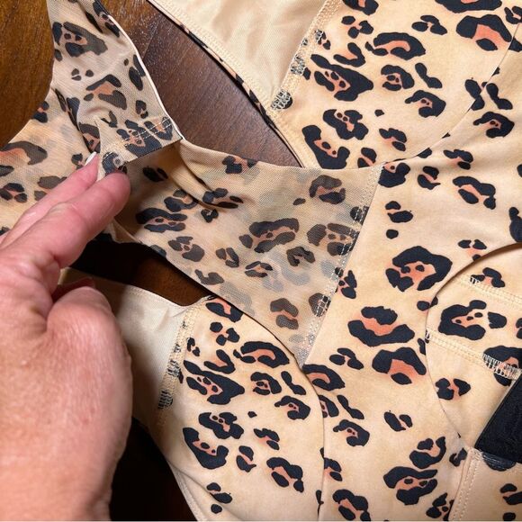 Fabletics Leopard Print Sports Bra excellent condition - Picture 2 of 5